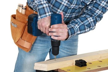 Figure 3: Systems that span the 12 V to 80 V range require a driver with a higher supply rating that supports the high-power 18 V drill and the 80 V mower.